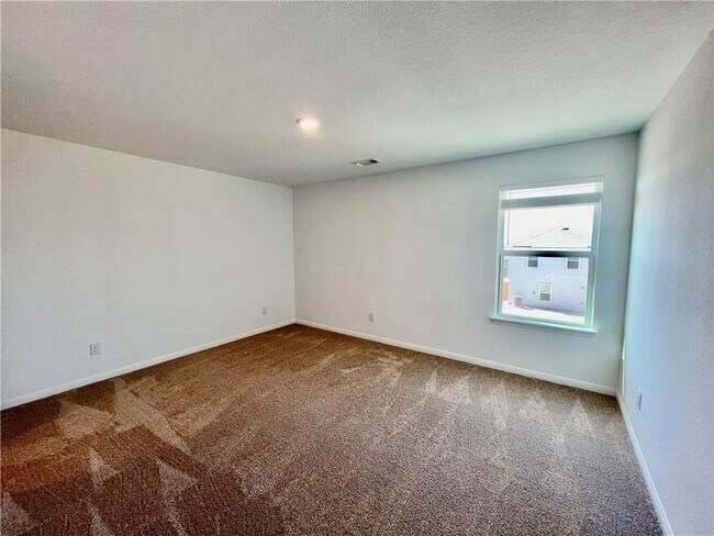 Building Photo - 126 Fox Glen Trl