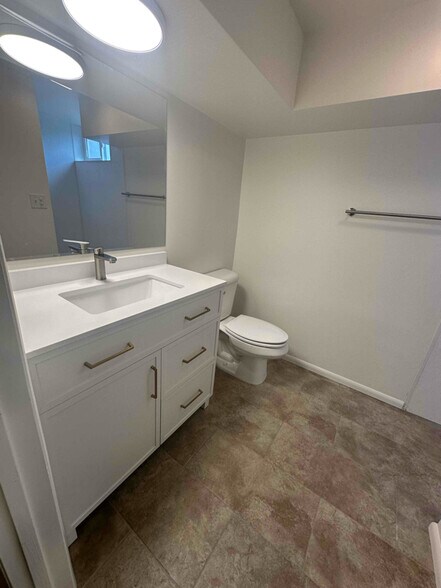 Building Photo - 8357 W Aleen Ave