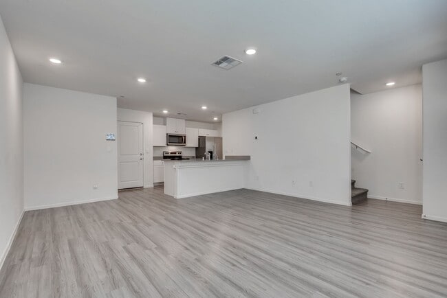 Building Photo - Welcome to a stunning recently built townh...