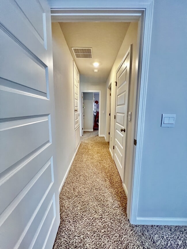 Building Photo - 603 Champ Trl