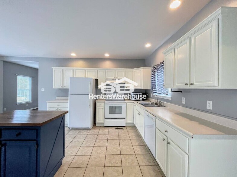 Building Photo - 227 Woodview Ave