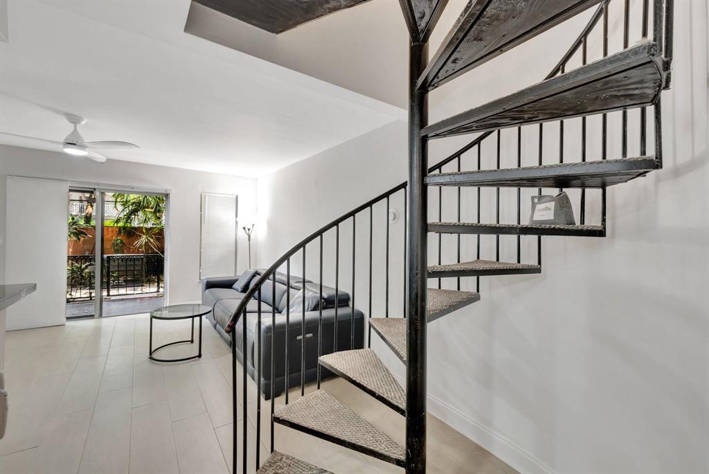 Building Photo - 640 Tennis Club Dr