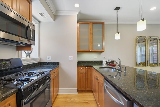 Building Photo - 1427 W Elmdale Ave