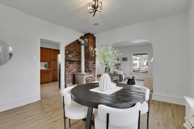 Building Photo - Updated Single Family home for Rent! - 3 Bedroom, 1.5 Bathroom Located in Spokane!