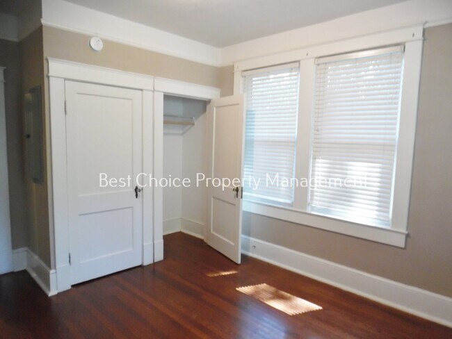 Building Photo - 517 Creswell Ave