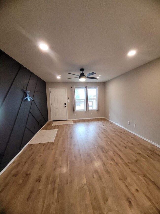 Building Photo - 1218 W Spruce St