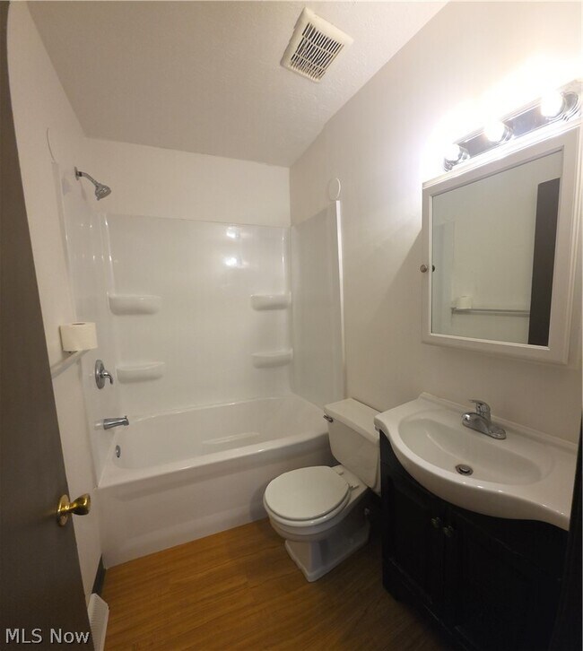Building Photo - 240 Lilac Pl