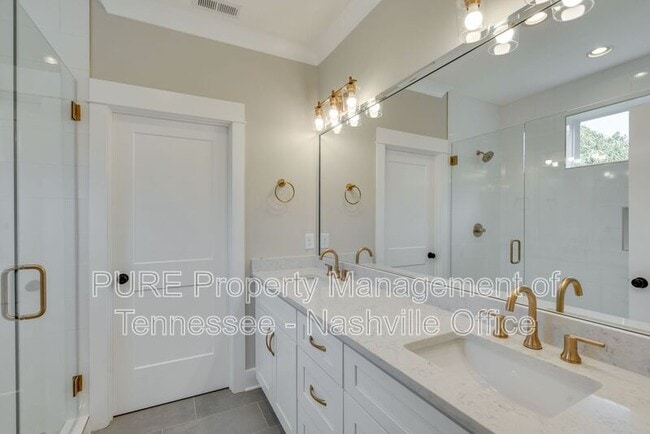 Building Photo - 606 Annex Ave