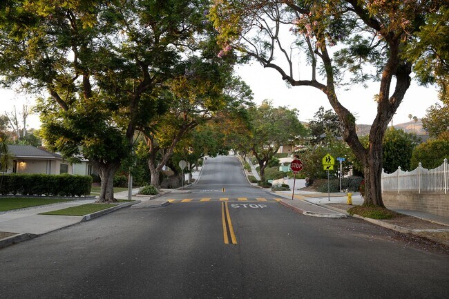 Building Photo - 3 Bedrooms + 2 Bathrooms | Midtown Ventura | Furnished or Unfurnished