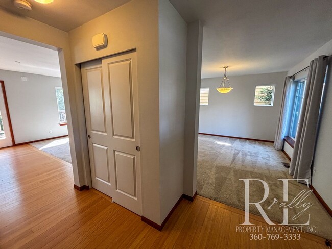 Building Photo - Spacious 3-Bedroom Home in Desirable Manet...