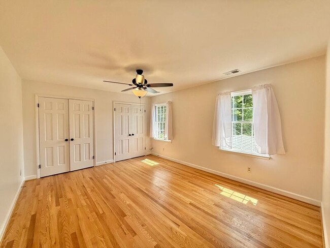 Building Photo - 5017 Sandlewood Dr