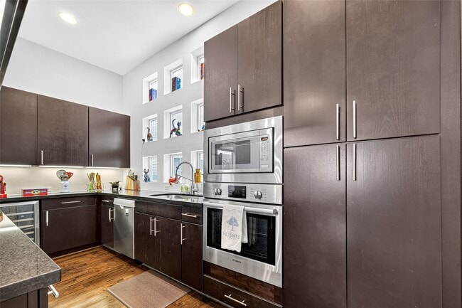 Building Photo - 1232 W 24th St