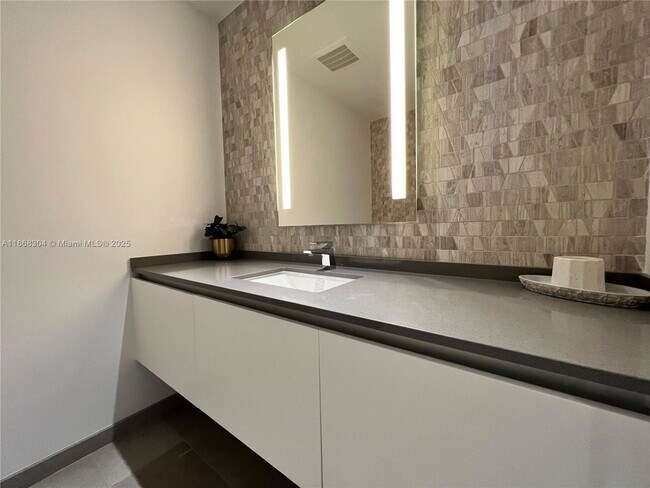 Building Photo - 68 SE 6th St