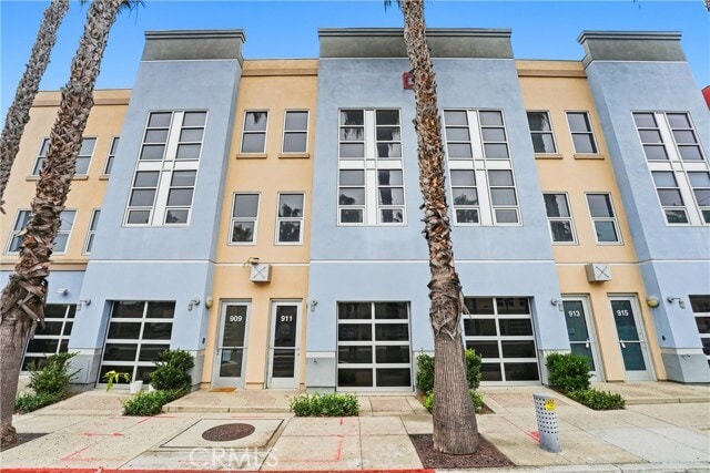 Building Photo - 911 E Santa Ana Blvd