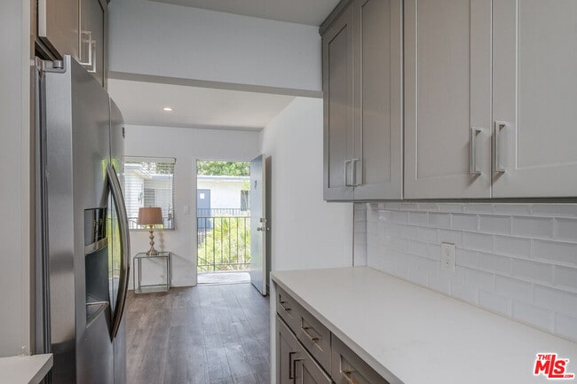 Building Photo - 4136 Grand View Blvd