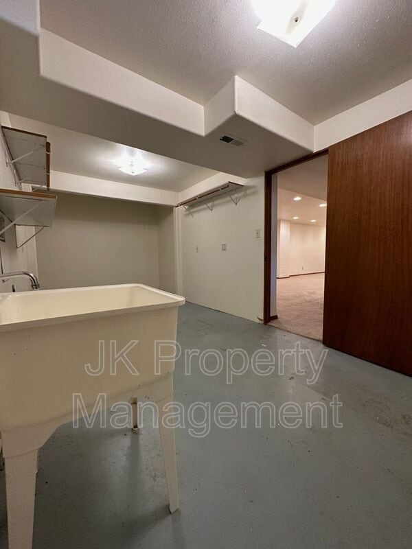 Building Photo - 319 Beth Dr