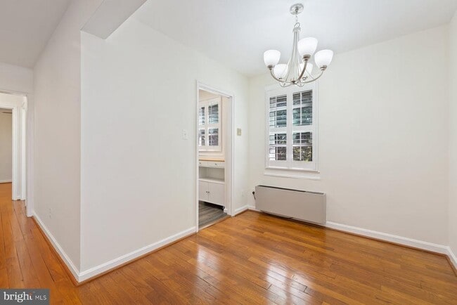 Building Photo - 4822 Chevy Chase Dr