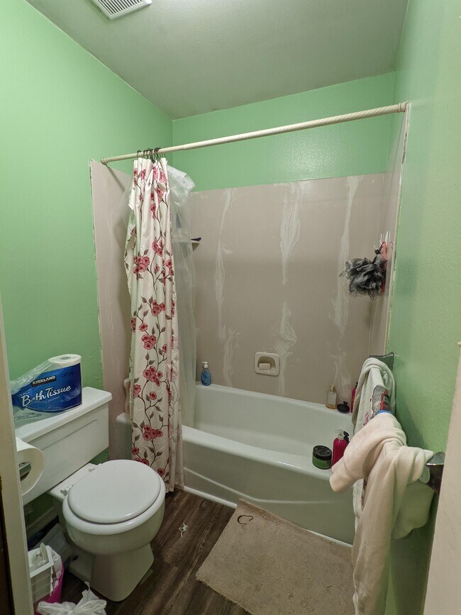 Building Photo - 1728 N 550 W