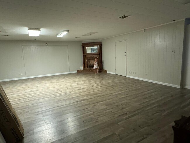 Building Photo - 1232 Hugh Wallis Rd S