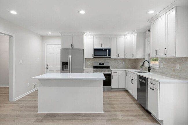 Building Photo - Beautifully Renovated Ranch in Marietta