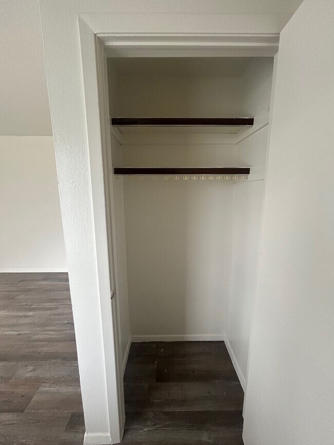 Building Photo - 547 Poole-2