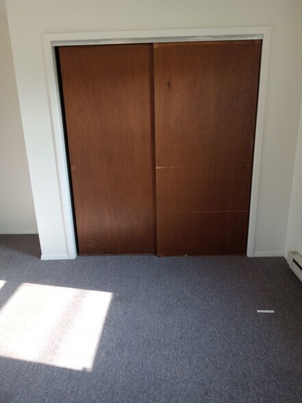 Building Photo - 675 Portis St
