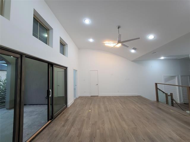 Building Photo - 2812 Almanzor Avenue