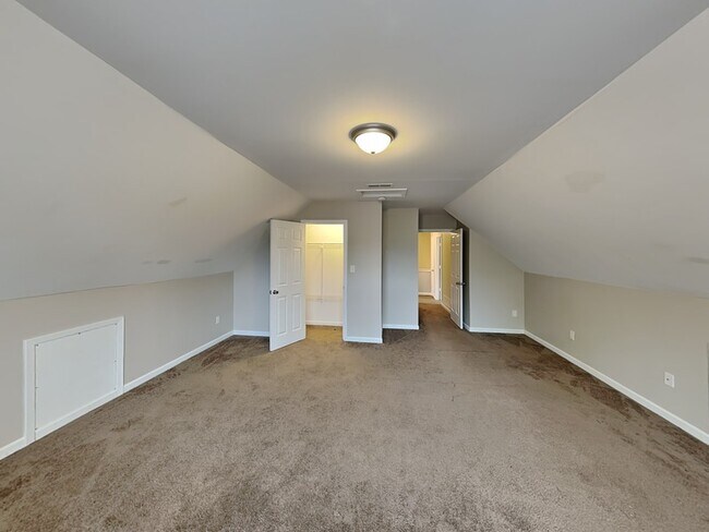 Building Photo - 5657 Wolf Pack Dr