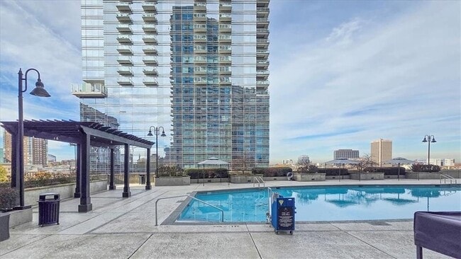 Building Photo - 400 W Peachtree St NW