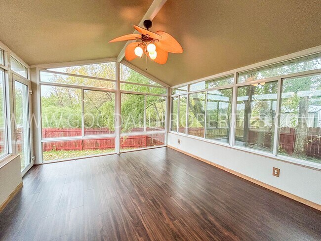 Building Photo - 3 Bedroom, 2.5 Bathroom in Waukee
