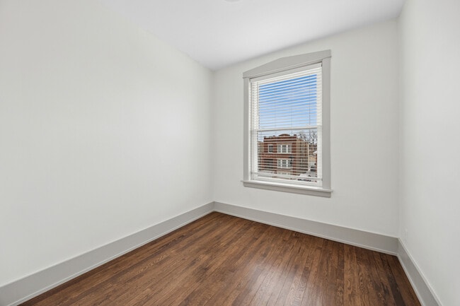 Building Photo - 1910 S Harvey Ave