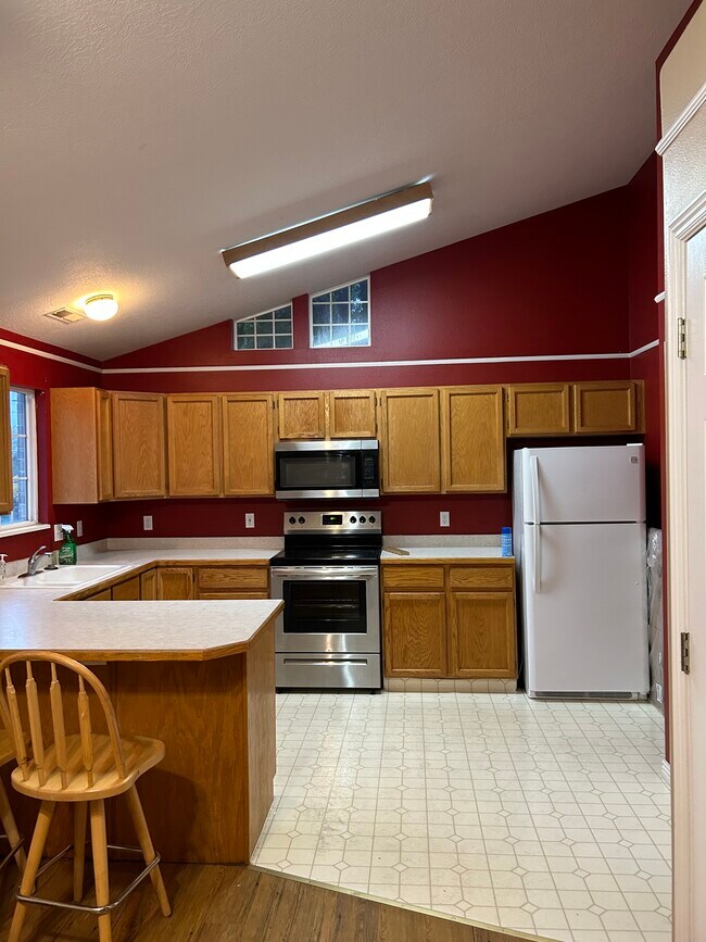 Building Photo - 1633 Grandview Ln