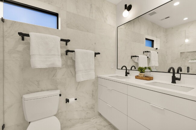 Building Photo - Modern Luxury in the Heart of Logan Circle