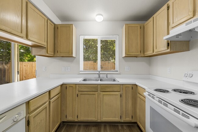 Building Photo - 3040 Sheraton Ct