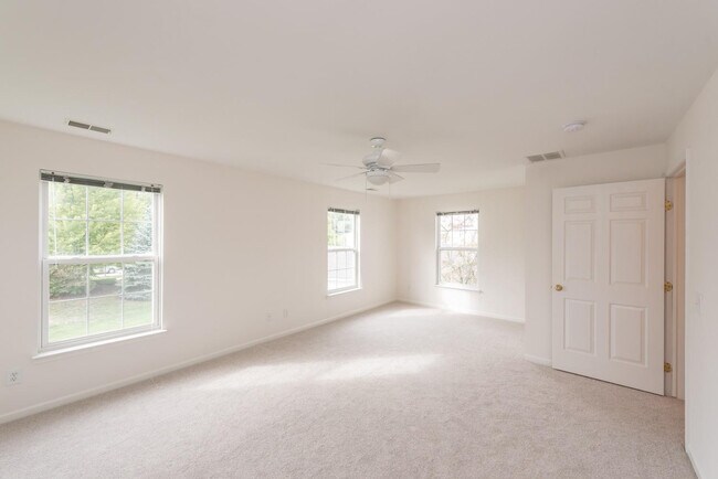 Building Photo - 2800 S Knightsbridge Cir