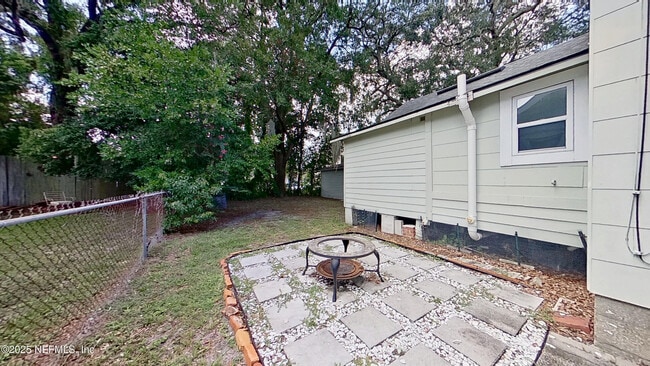 Building Photo - 1844 Thacker Ave