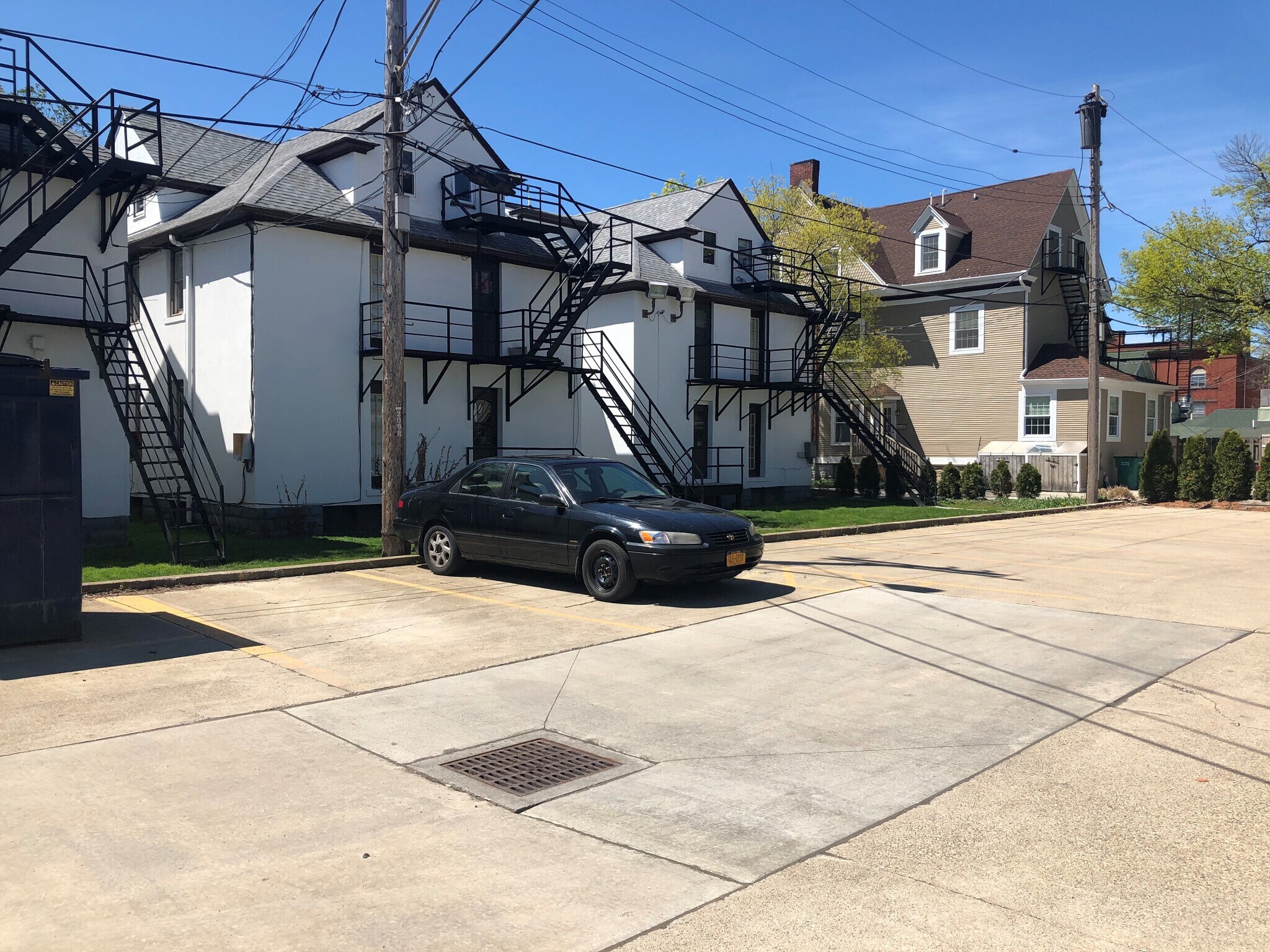 Building Photo - 608 Elmwood Ave