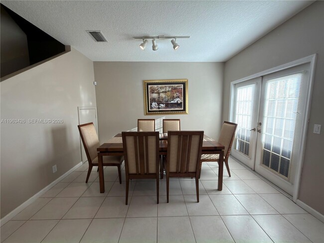 Building Photo - 1651 Hawthorne Pl