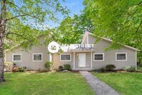 Building Photo - 3 Bedroom Pet-Friendly Home in Jamestown, ...