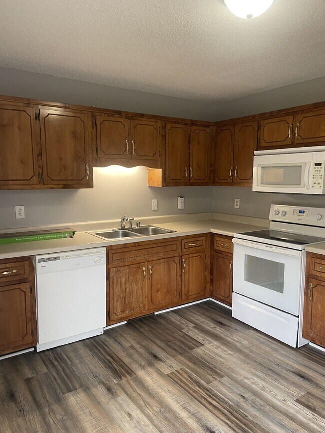 Building Photo - 204 B  Arkansas Ave Oak Grove KY 42262