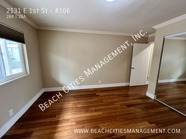 Building Photo - Condo located One Block from the Beach wit...