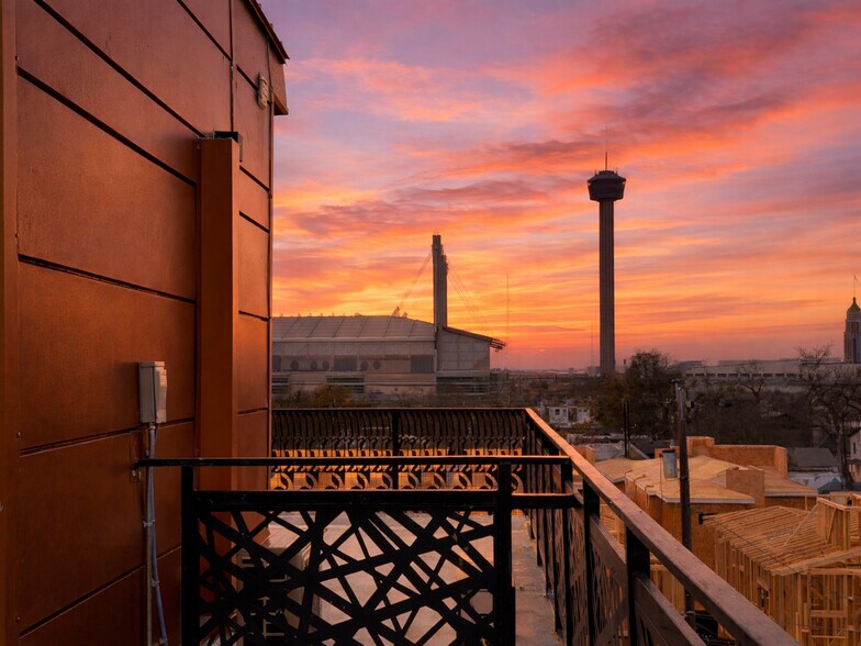 Building Photo - 222 S Olive St