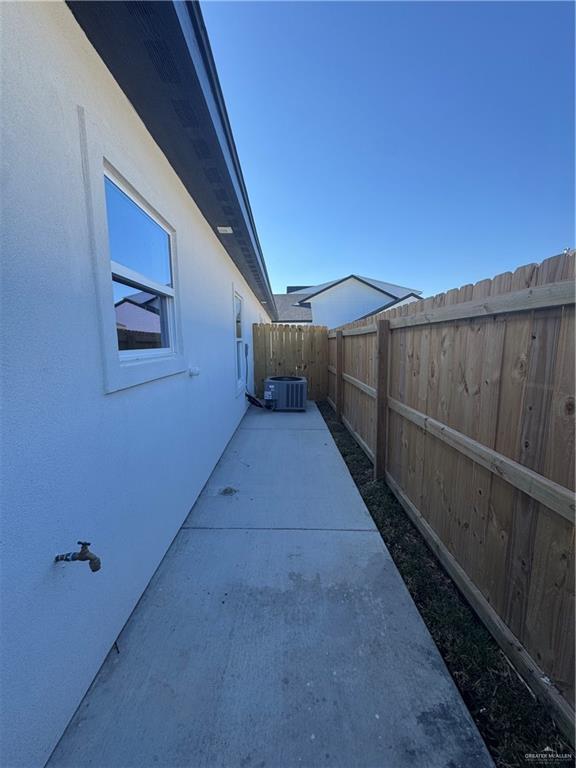 Building Photo - 21 Sunflower St