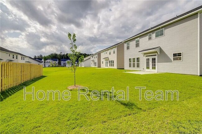 Building Photo - 113 Fenway St