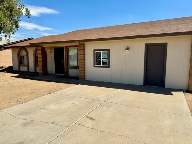 Building Photo - Fantastic 3 Bedroom/2 Bath Single Level Home! Schedule a Showing Today!