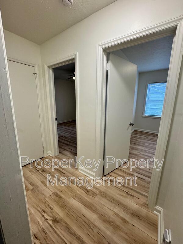 Building Photo - 3622 Vivian Ln