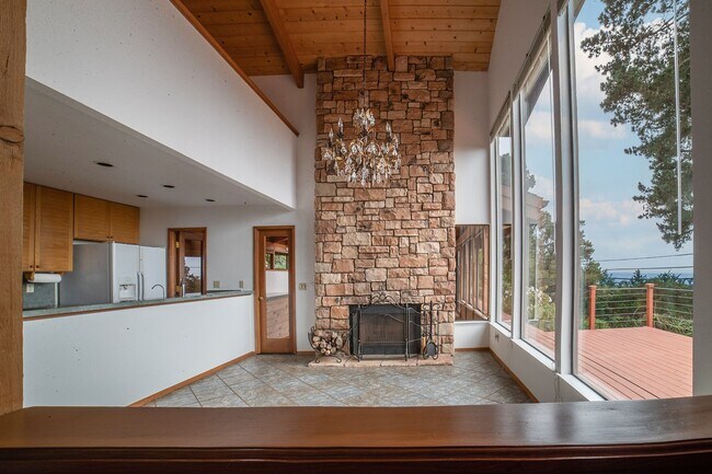 Building Photo - Unique Carmel Highlands 2 Bed, 2 Bath + Sunroom & Office