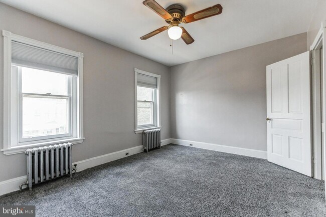 Building Photo - 427 Ripka St