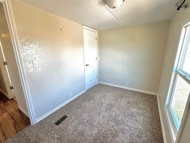 Building Photo - 8012 W Hwy St