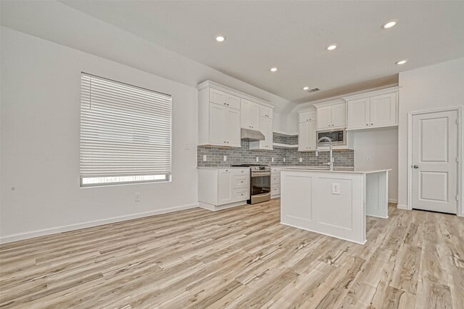 Building Photo - 1429 Northwood Blf Ln